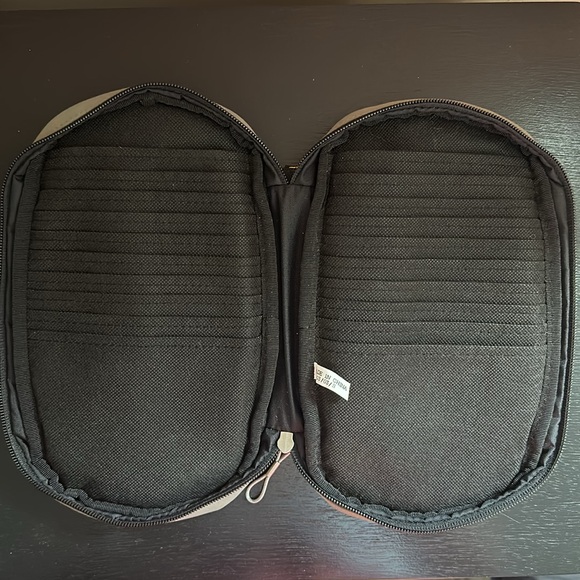 EUC Limited Edition 20 Disc CD DVD Organizer Wallet Holder Case Bag - Tony Hawk - Picture 3 of 5